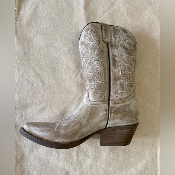 Sterling River Boots Chic Tan Crème Coated Western Style Casual Cowboy Boots W12 - Picture 5 of 14